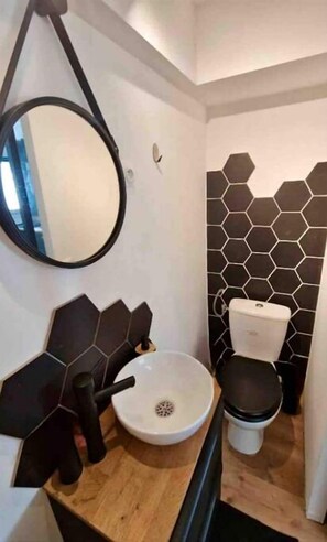 タオル、石鹸、トイレットペーパー