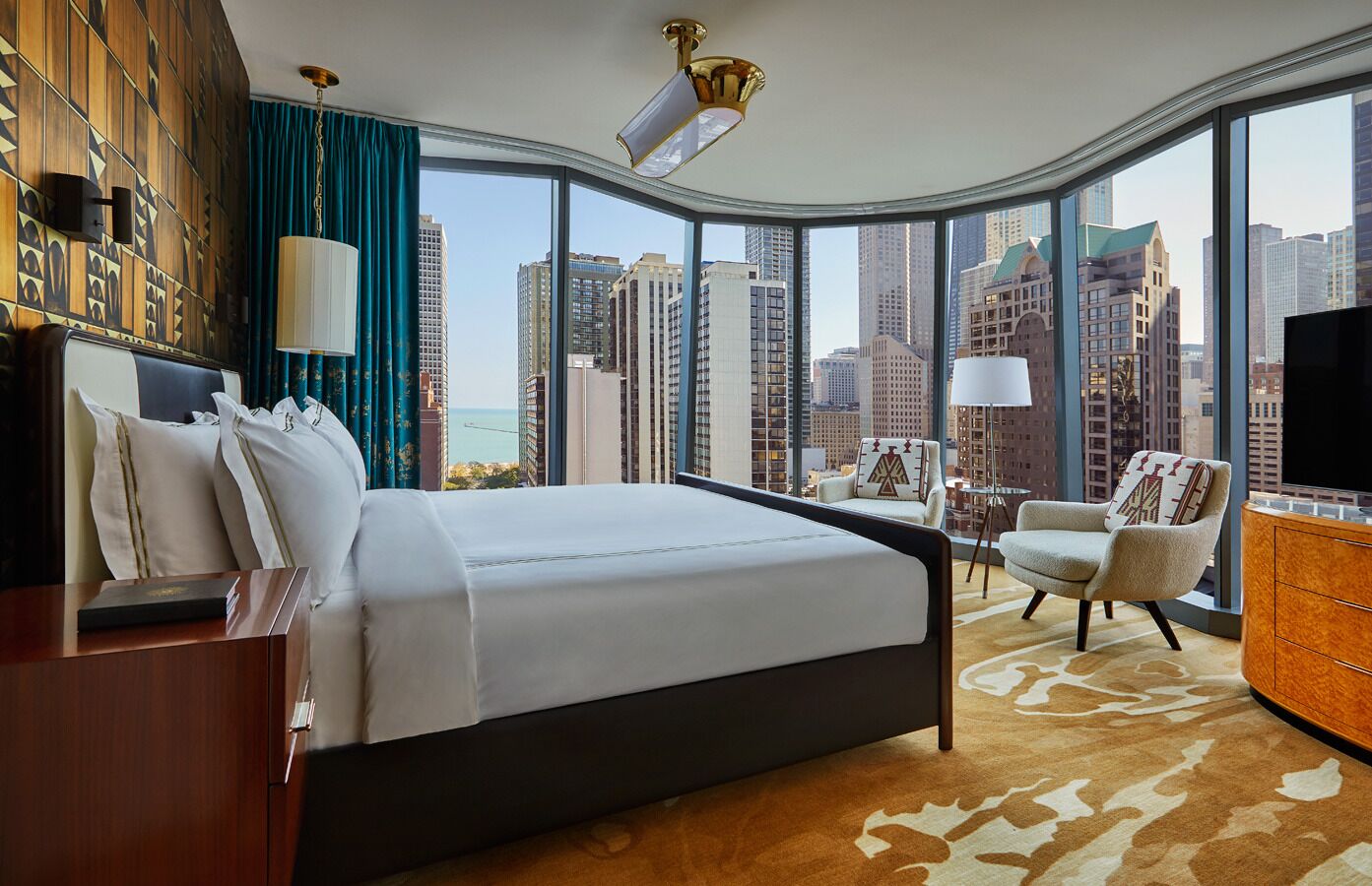 Best Place to Unwind! Lake View, Rooftop Pool, Pet-friendly Property
