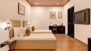 Superior Twin Room | 1 bedroom, desk, soundproofing, iron/ironing board