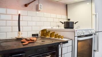 Réfrigérateur, plaque de cuisson, cafetiÚre/bouilloire