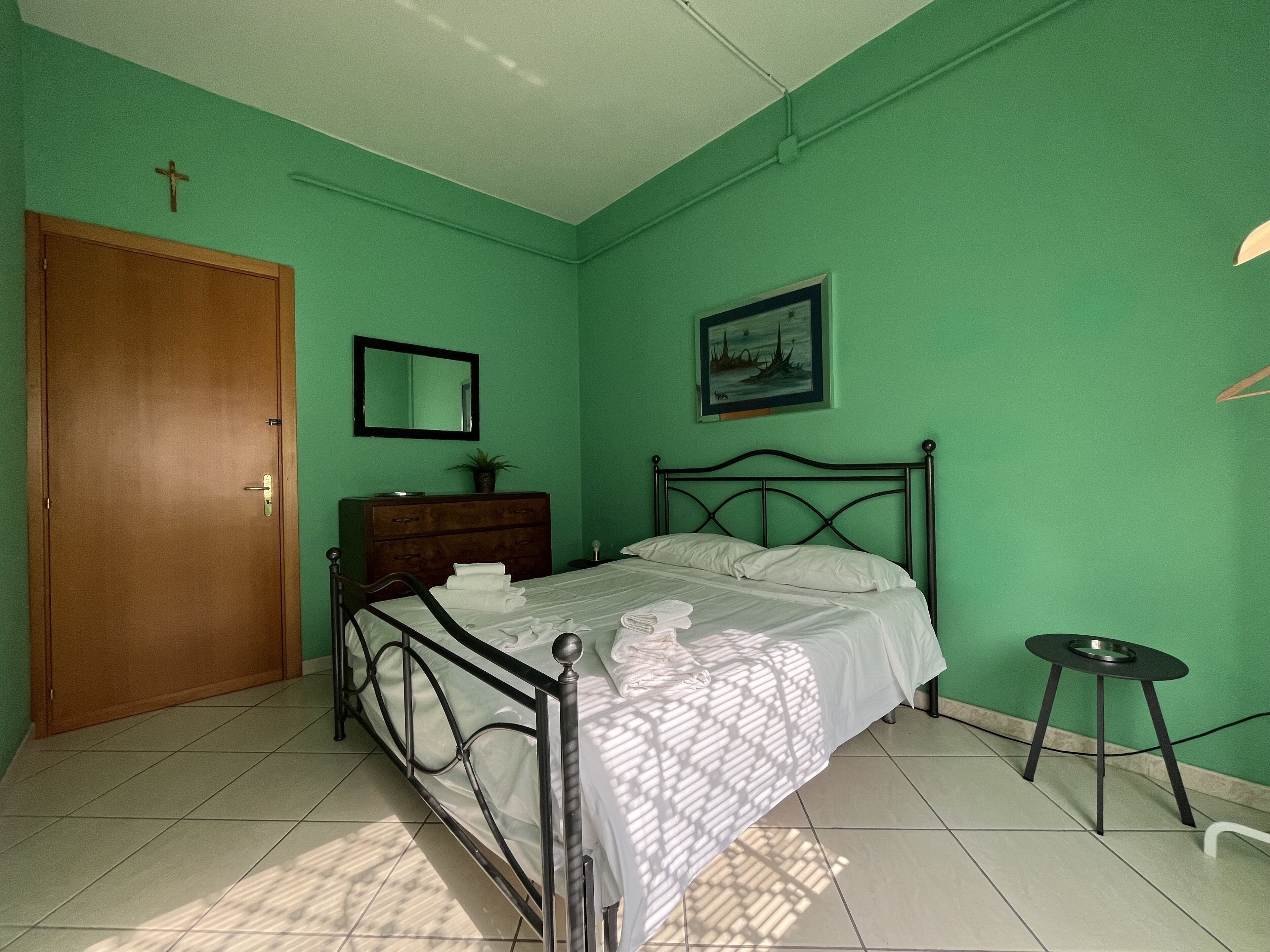 4 bedrooms, desk, iron/ironing board, free WiFi