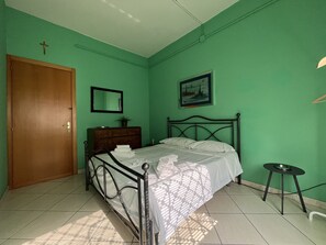 4 sovrum, skrivbord, strykjärn/strykbräda och gratis wi-fi