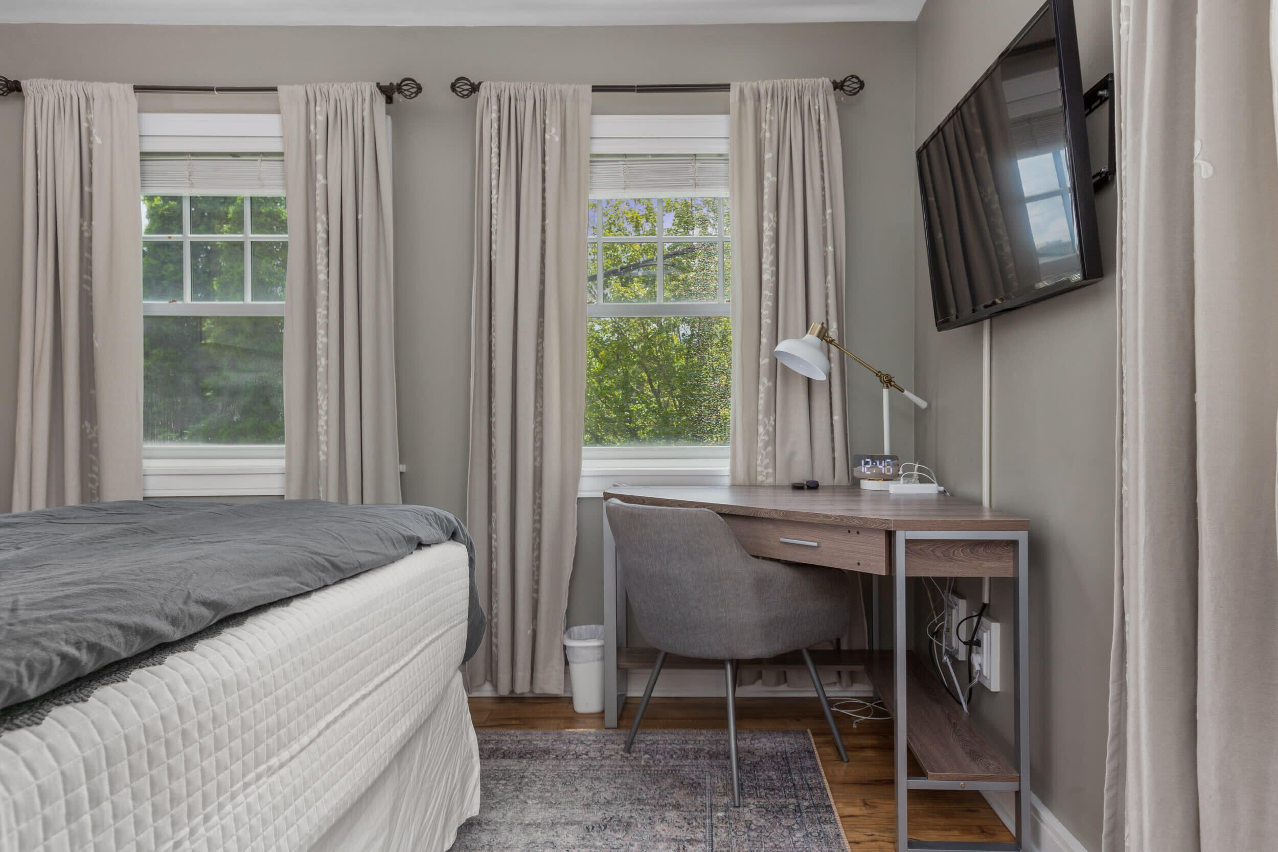 1 bedroom, desk, iron/ironing board, WiFi