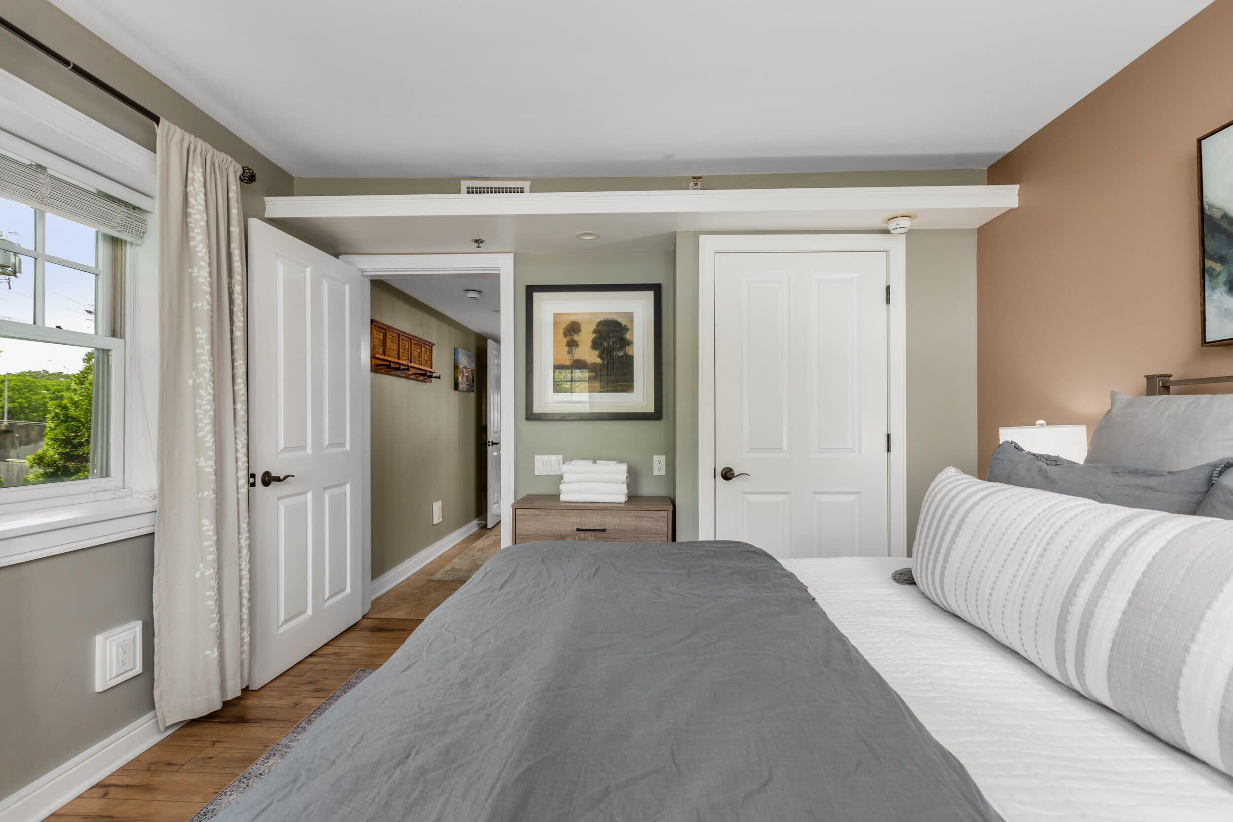 1 habitación, escritorio, tabla de planchar con plancha y wifi 