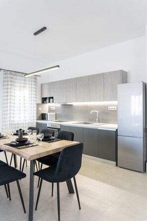 Family Villa | Private kitchen | Full-size fridge, microwave, oven, stovetop - Villa Nontas Ntina with Private Pool (Rethymno)