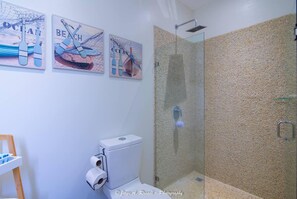 Apartment | Badezimmer | Dusche, Handtücher