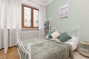 2 bedrooms, desk, iron/ironing board, WiFi