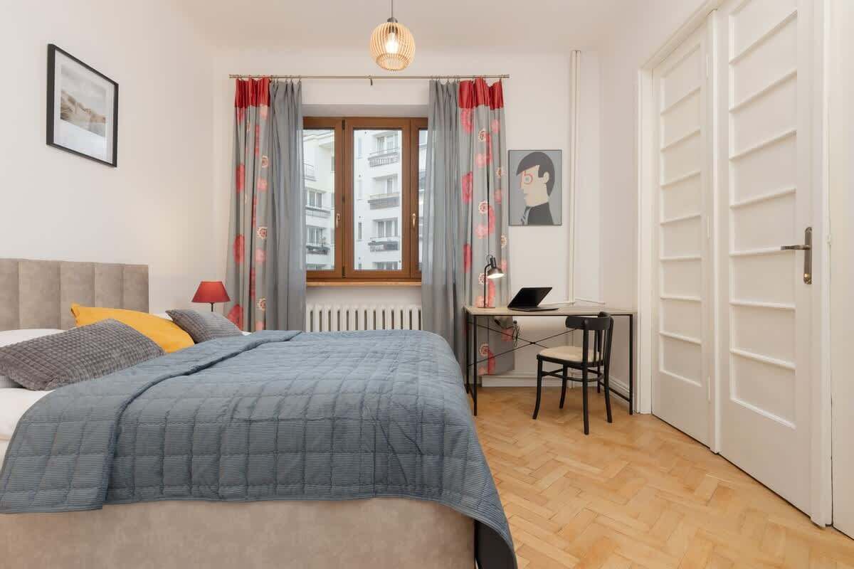 2 bedrooms, desk, iron/ironing board, WiFi