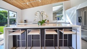 Kaffetrakter/tekoker, kjøleskap, mikrobølgeovn og ovn