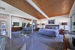 3 slaapkamers, een strijkplank/strijkijzer, gratis wifi, beddengoed