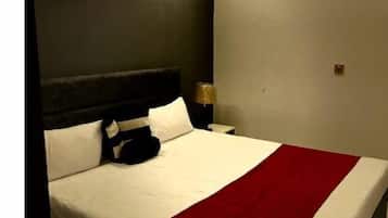 Deluxe-Apartment | 1 Schlafzimmer, schallisolierte Zimmer, Bügeleisen/Bügelbrett