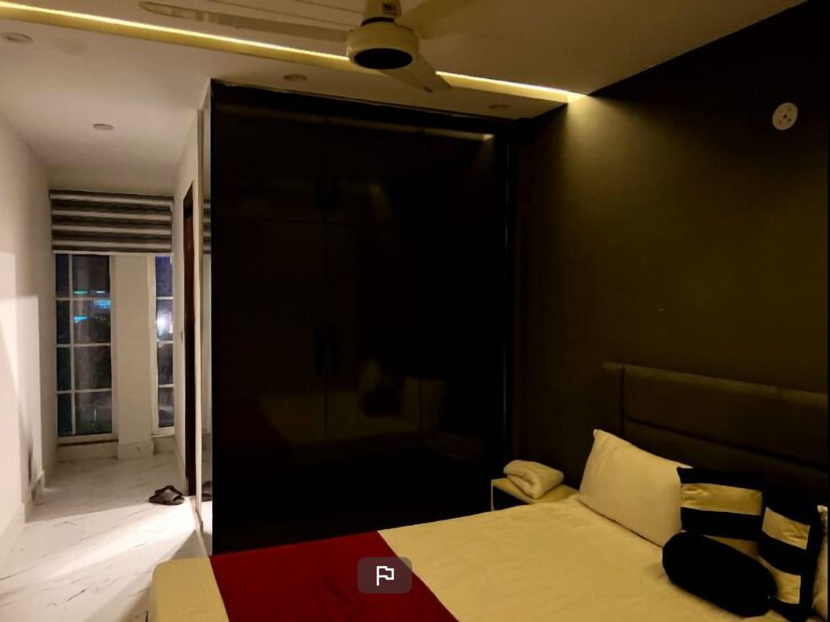 Deluxe Apartment | 1 bedroom, soundproofing, iron/ironing board, free WiFi