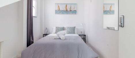 Chambre Double, 1 lit double, non-fumeurs, salle de bains commune | Couette en duvet d'oie, fer et planche à repasser, Wi-Fi gratuit