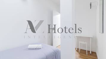 Habitación económica, 1 cama individual, para no fumadores, baño compartido | Edredón, tabla de planchar con plancha, wifi gratis y ropa de cama