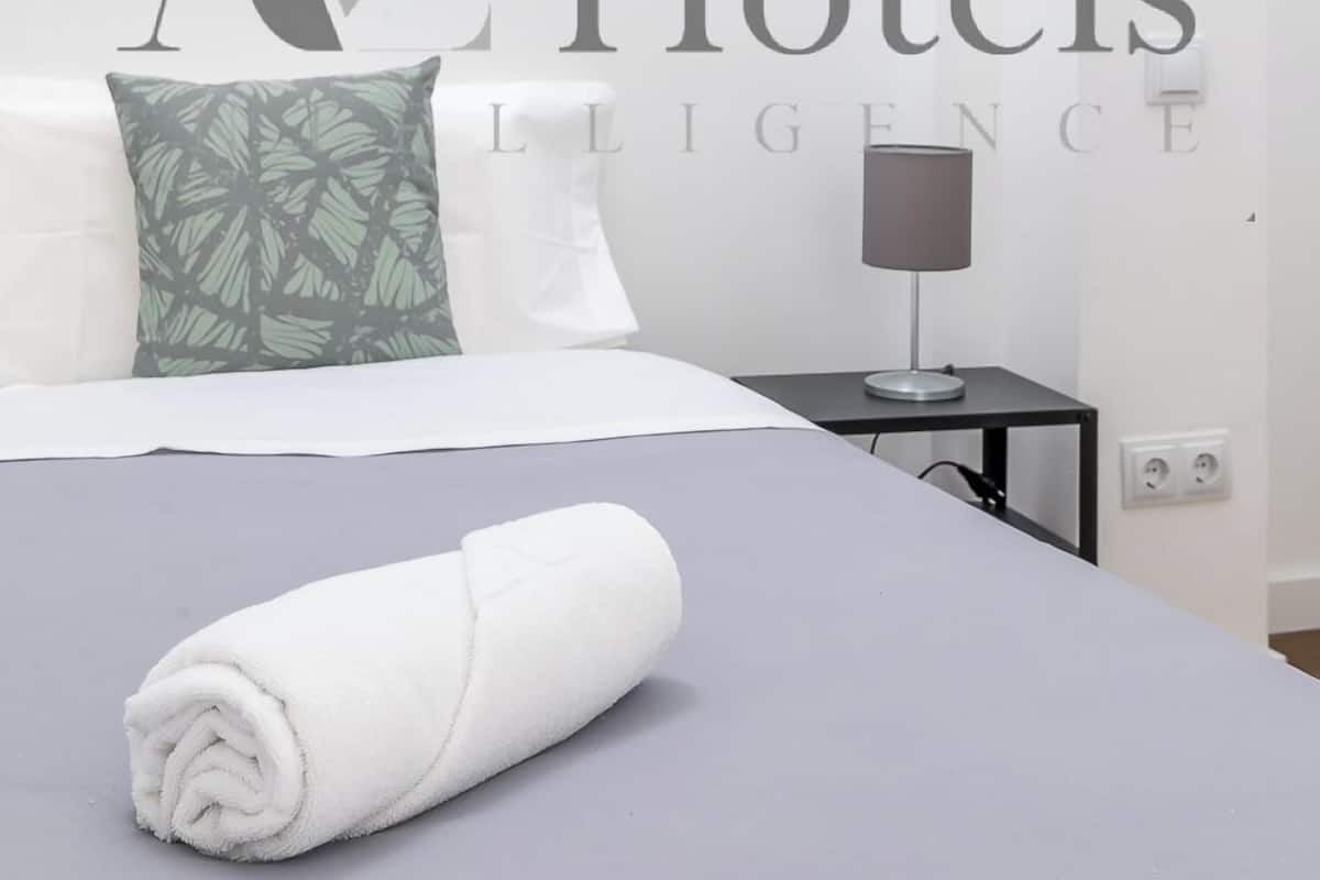 Habitación económica, 1 cama individual, para no fumadores, baño compartido | Edredón, tabla de planchar con plancha, wifi gratis y ropa de cama