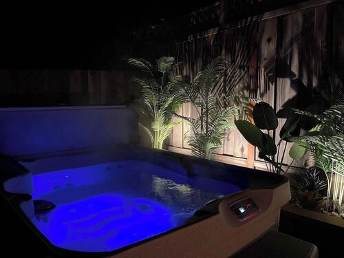 Hot tub+Redwoods State Park+Pet friendly+PS5