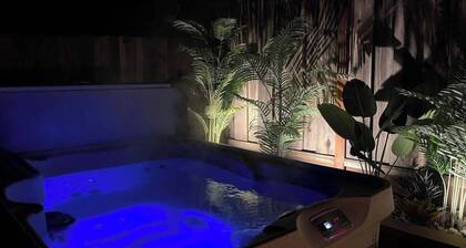 Hot tub+Redwoods State Park+Pet friendly+PS5