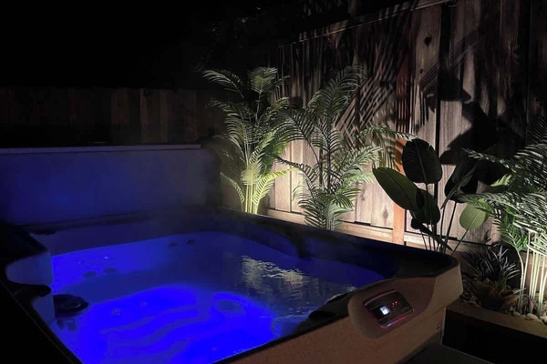 Tina de hidromasaje al aire libre