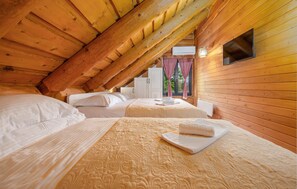 3 habitaciones, tabla de planchar con plancha y cuna de viaje 