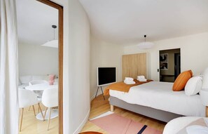 2 bedrooms, iron/ironing board, travel cot, WiFi