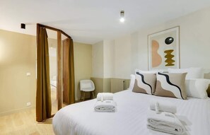 2 habitaciones, tabla de planchar con plancha, cuna de viaje y wifi