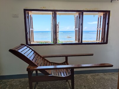 Seaside view a friendly neighborhood and near in many tourist spot in the island