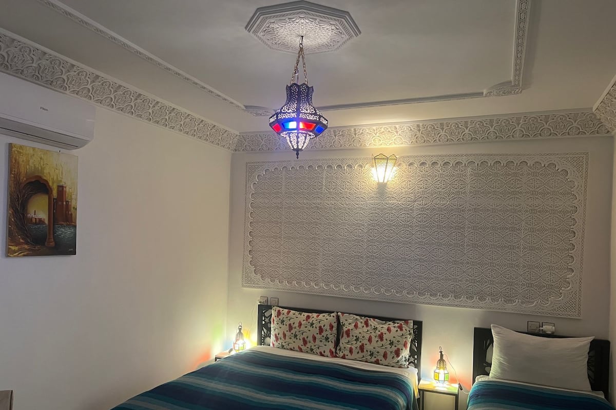 Badr Room 3 | 1 sovrum, värdeförvaringsskåp på rummet och mörkläggningsgardiner