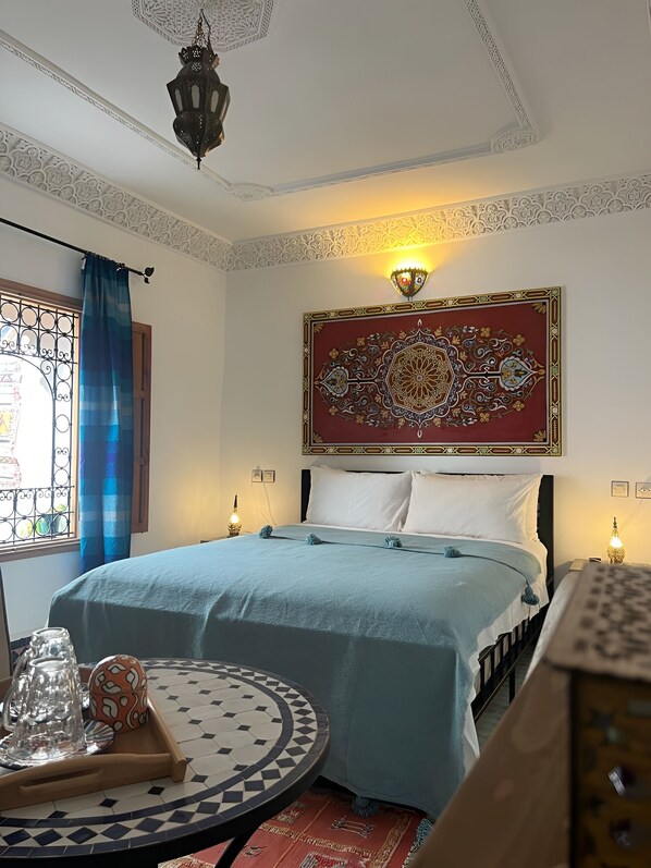 Suite 2 chams | Tallelokero huoneessa, yksilöllisesti sisustettu