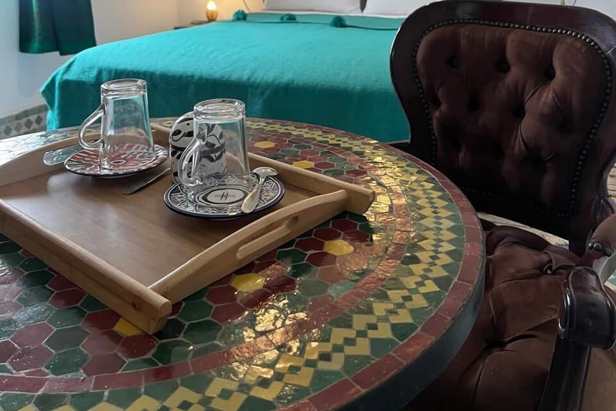 Design Room 9 | 1 sovrum, värdeförvaringsskåp på rummet och mörkläggningsgardiner