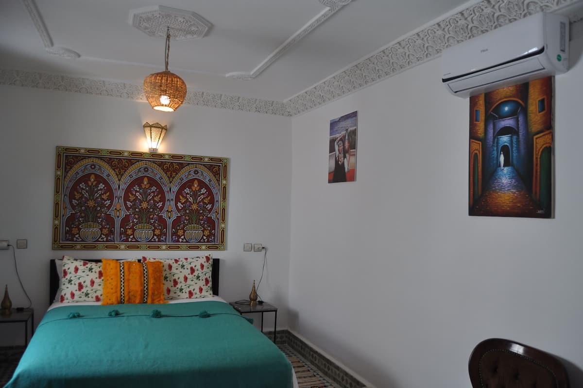 Menana Room 8