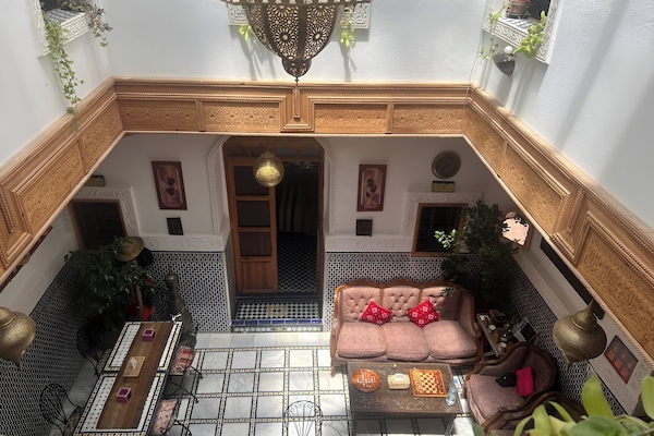 Fatima Room 5 | Zona de estar | Una Smart TV, suelo radiante