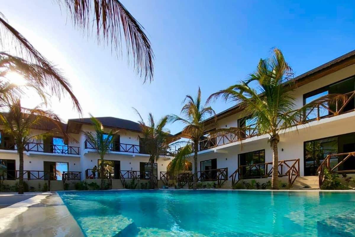 Deluxe Suite | Front of property