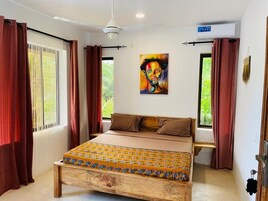 1 多间卧室、客房内保险箱、特色家居、办公桌