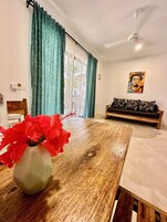 Deluxe Suite | Living area