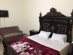 Deluxe Double Room | Soundproofing, iron/ironing board, free WiFi