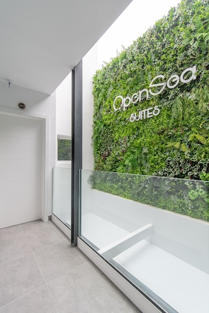 Corredor. Open Sea Suites