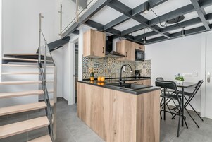 Classic Loft (001) | Private kitchen | Microwave, stovetop, coffee/tea maker, electric kettle