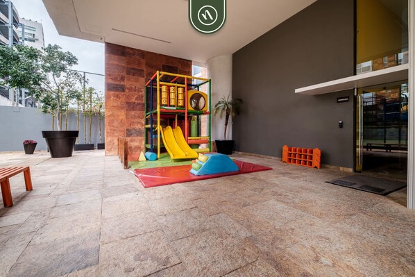 Unclassified image, 1 of 32, button