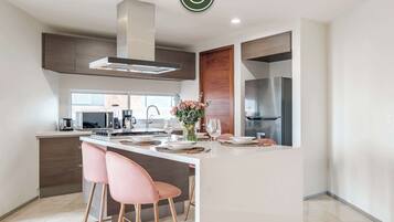 Fridge, microwave, oven, stovetop