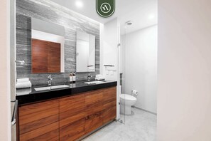 Unclassified image, 3 of 32, button