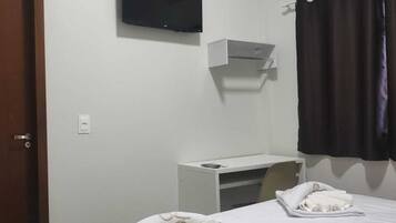 غرفة تننفيذية مزدوجة | مكتب ومساحة عمل للكمبيوتر المحمول وواي فاي مجانًا