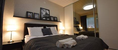 3 slaapkamers, een strijkplank/strijkijzer, wifi, beddengoed