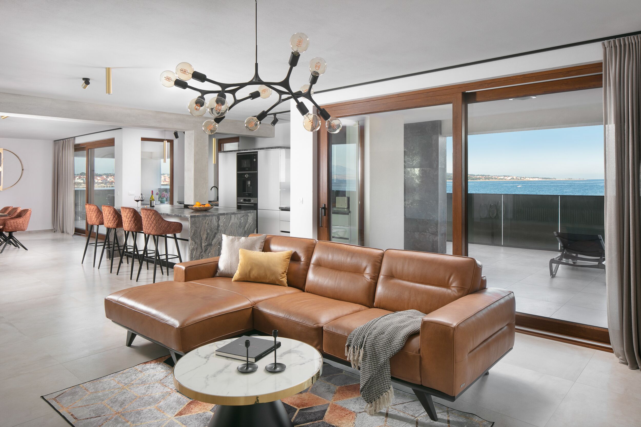 Familieleilighet | Eget kjøkken | Kjøleskap, mikrobølgeovn, ovn og oppvaskmaskin