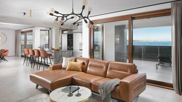 Familieleilighet | Eget kjøkken | Kjøleskap, mikrobølgeovn, ovn og oppvaskmaskin