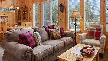 House, 3 Bedrooms | Living area
