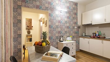 Apartment | Private kitchen | Cookware/dishes/utensils