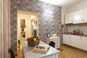 Apartemen | Dapur pribadi | Ketel listrik dan peralatan masak/sendok-piring