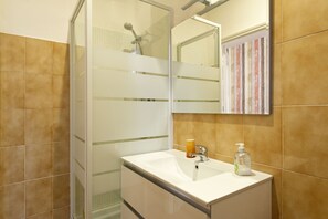 Apartment | Bathroom - Rome La Sapienza Apartment (Rome)