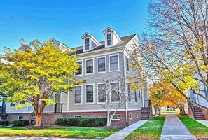 Exterior - Beautiful and Spacious 5 Bed Townhome, end unit, located in the Bear Trap Dunes Community! Game Room, WIFI, Pools, Shuttle to the Beach, and more! (Ocean View)