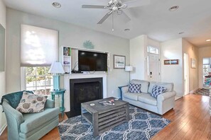 Smart TV, books, offices - Beautiful and Spacious 5 Bed Townhome, end unit, located in the Bear Trap Dunes Community! Game Room, WIFI, Pools, Shuttle to the Beach, and more! (Ocean View)